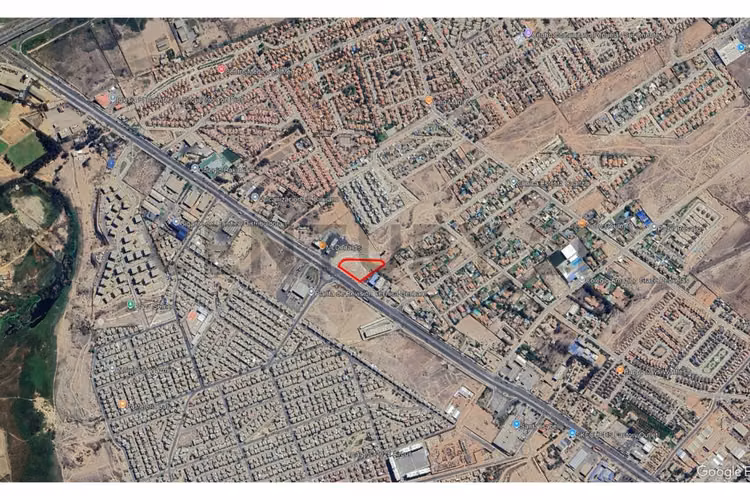 Vendo terreno con uso comercial en La Cantera
