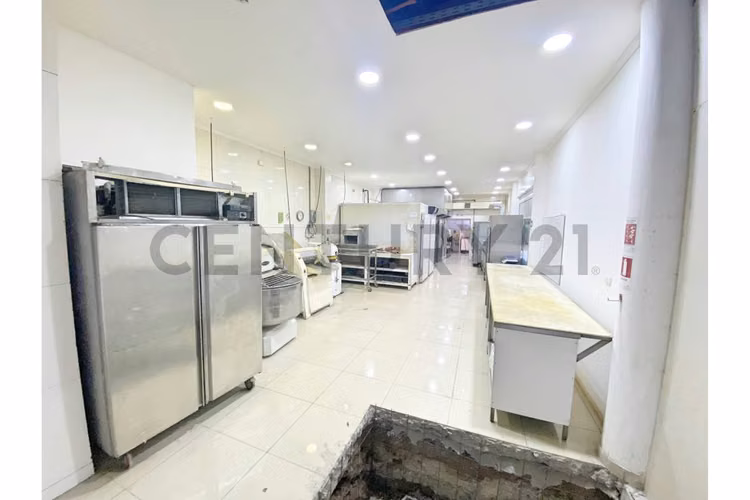 Se vende local comercial en Peñuelas