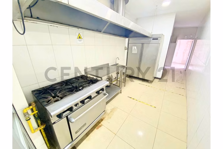 Se vende local comercial en Peñuelas