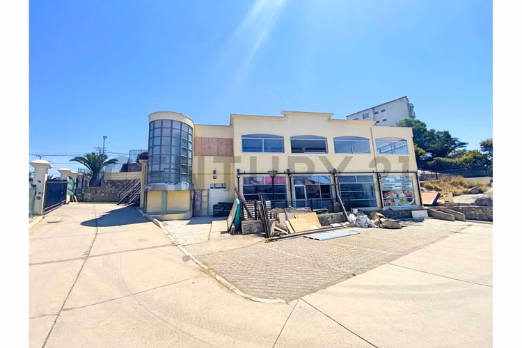 Se vende local comercial en Peñuelas