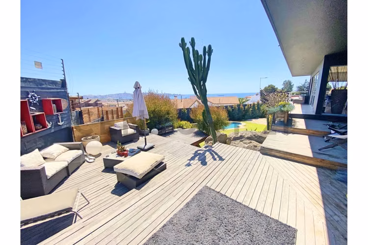 Se vende casa con excelente vista en Peñuelas.