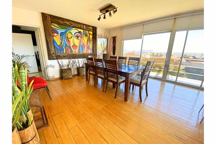 Se vende casa con excelente vista en Peñuelas.