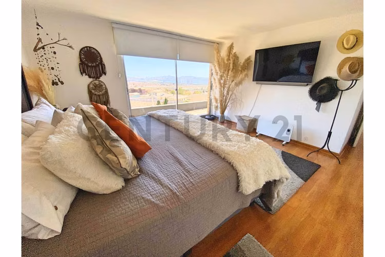 Se vende casa con excelente vista en Peñuelas.