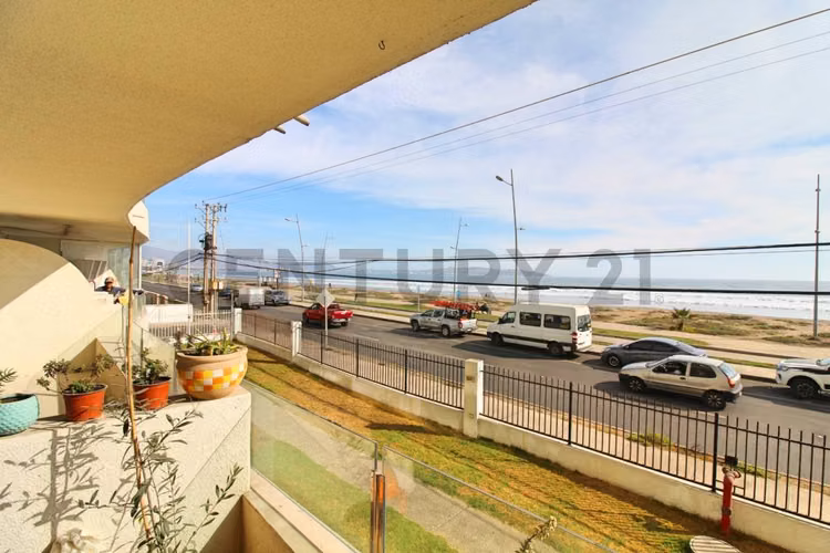 Se vende dpto 2D+2B  frontal al mar en La Serena