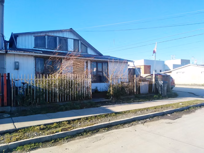 CASA ESQUINA EN PUERTO NATALES