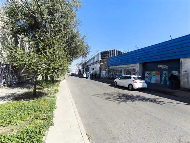 LOCAL COMERCIAL Fray Luis de la Peña 3181