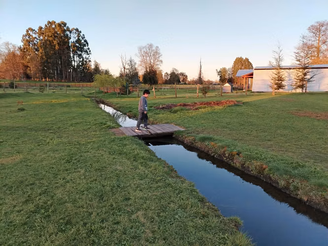 Parcela de 5,000m² con casa y excelente conectividad