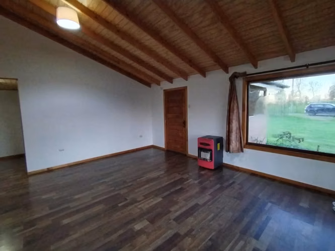 Parcela de 5,000m² con casa y excelente conectividad