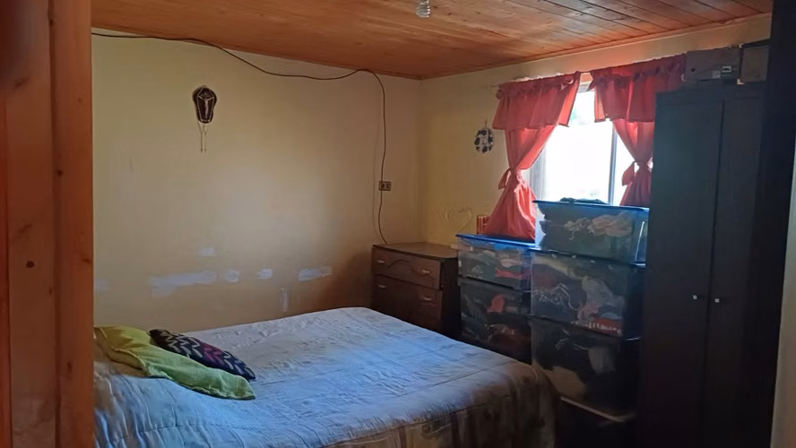 Dos Casas en El Carmen borde carretera, Lago Rapel