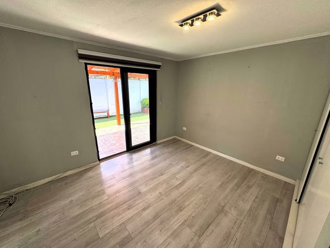 Arriendo casa 3 dorm 2 baños condominio Buin (118879)