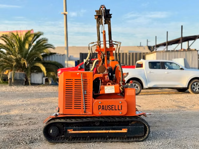 2011 Hincadora PAUSELLI 700 con Martillo Hidráulico INDECO