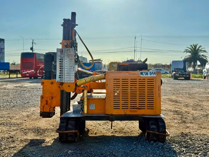 2015 Hincadora PAUSELLI 900 con Martillo Hidráulico INDECO HP900