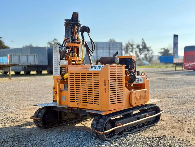 2015 Hincadora PAUSELLI 900 con Martillo Hidráulico INDECO HP900