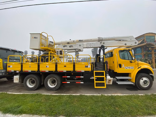 CAMION FREIGHTLINER M2 106 6X4 AÑO 2024 CON HIDROELEVDOR ALTEC AN50