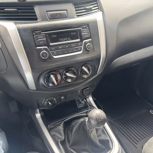 NISSAN NP300 2017