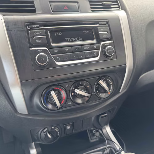 NISSAN NP300 2017