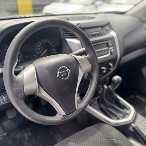NISSAN NP300 2017