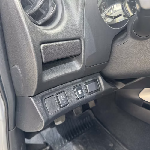 NISSAN NP300 2017