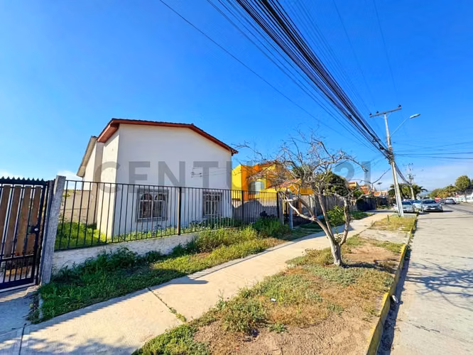 Se vende casa con potencial comercial en Peñuelas