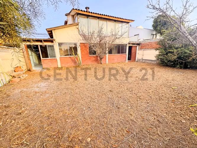 Se vende casa con potencial comercial en Peñuelas