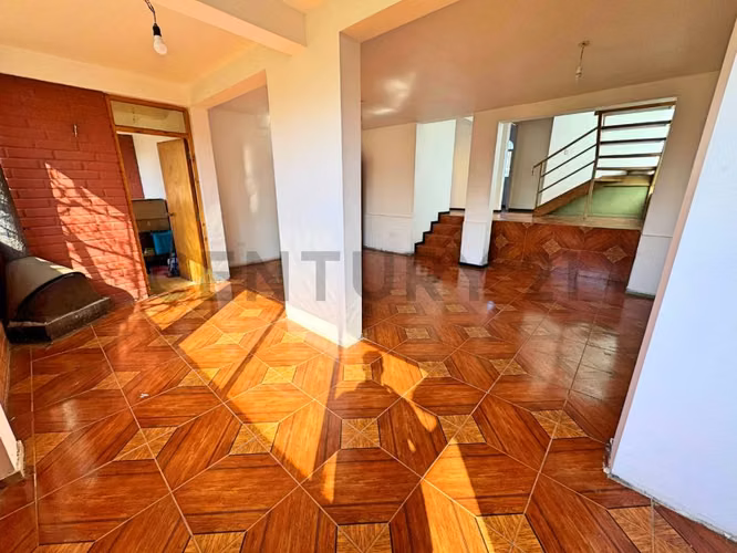 Se vende casa con potencial comercial en Peñuelas