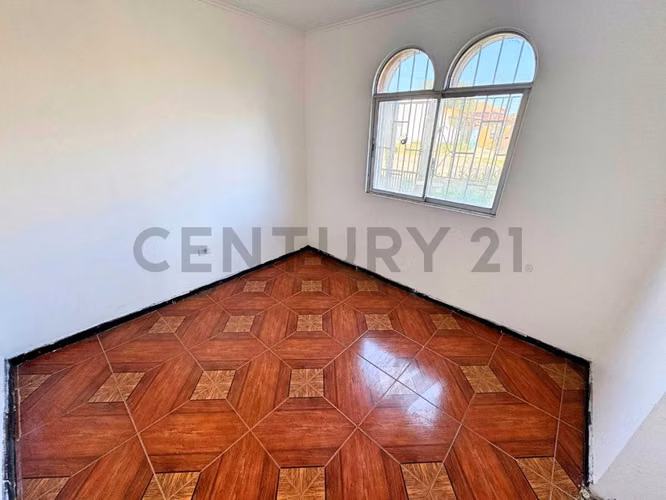 Se vende casa con potencial comercial en Peñuelas