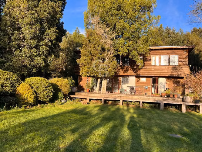 Encantadora Casa de Madera Nativa cerca de Puerto Varas