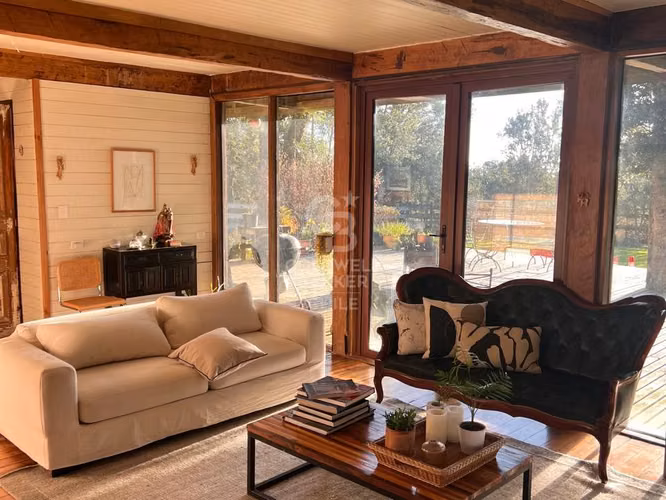 Encantadora Casa de Madera Nativa cerca de Puerto Varas