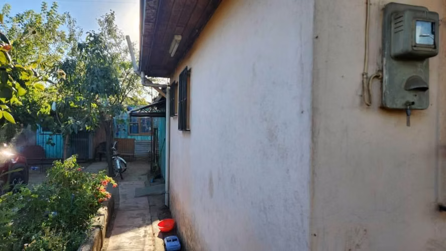Casa amplia con patio y estacionamiento