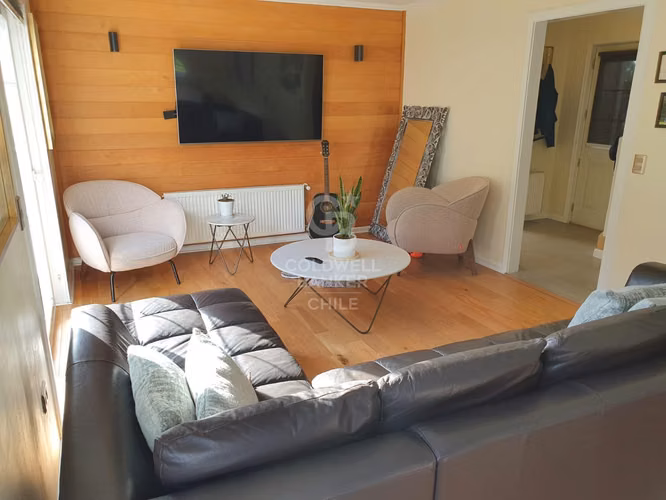 Casa en excelente ubicación con piscina