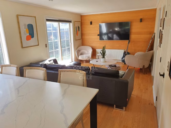 Casa en excelente ubicación con piscina