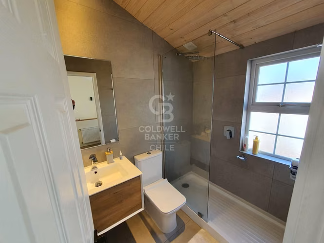 Casa en excelente ubicación con piscina