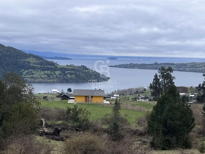 Parcela en Quimán: Vistas al Lago Ranco y Volcanes.