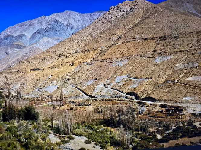Alcohuaz Valle Elqui  borde rio  1.9 Ha  (121502)