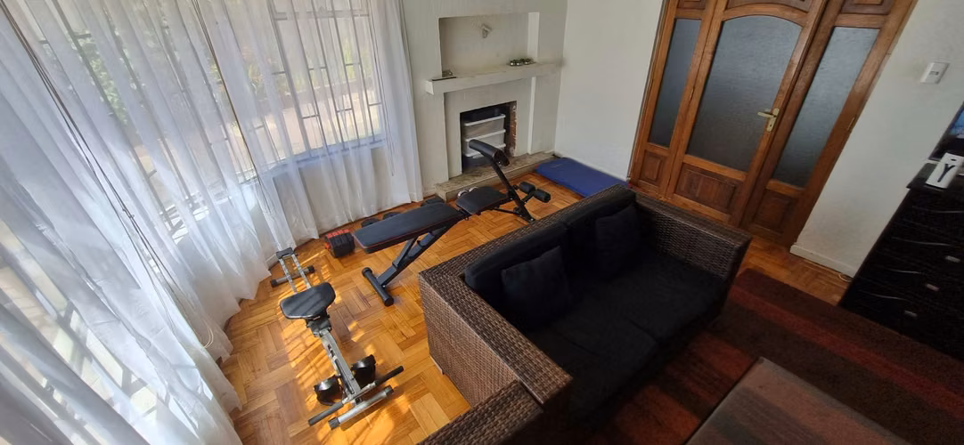 Arriendo amplia pieza amoblada (solo estudiante hombre pregrado) de 14,2 M2 a dos cuadras de Udec