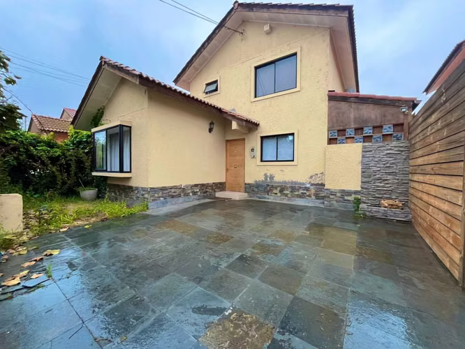 Hermosa Casa en Arriendo o Venta Amoblada  (121938)