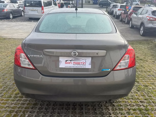 Nissan Versa sence 2015 automático