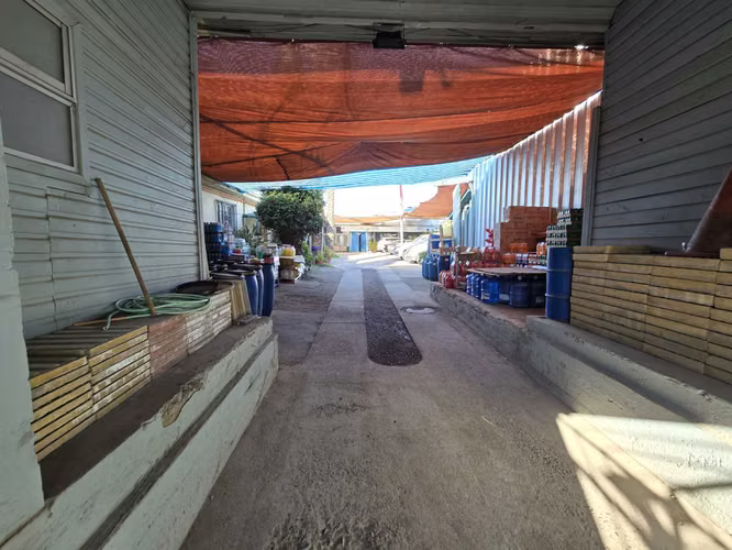 CENTRO DE BUIN: BODEGA Y LOCALES COMERCIALES EN 2.180 MT2
