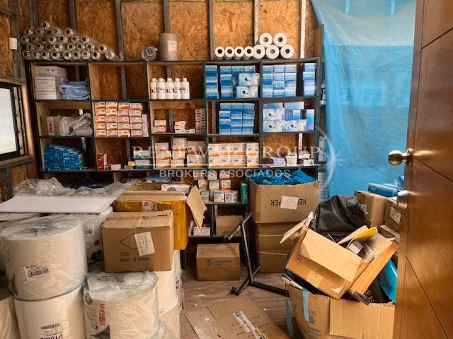 Amplio local comercial con excelente ubicació (122702)