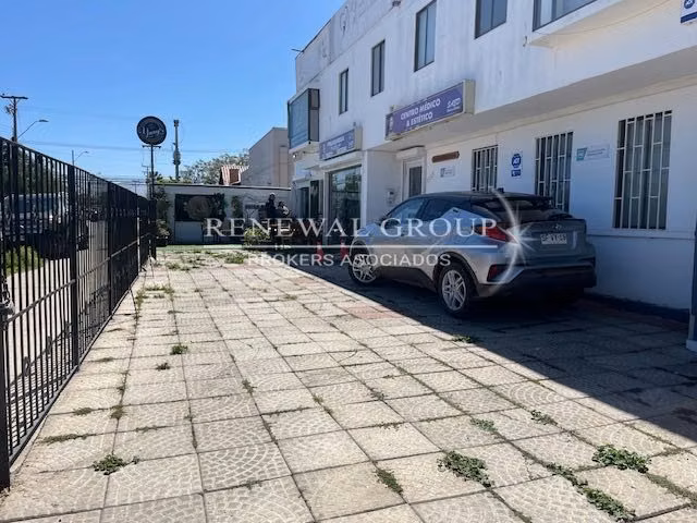 Amplio local comercial con excelente ubicació (122702)
