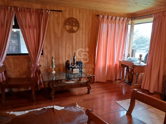 Casa en Parcela y Gran Potencial.