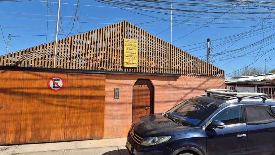 Gran Casa en General Salvo con 10 Dptos (122923)