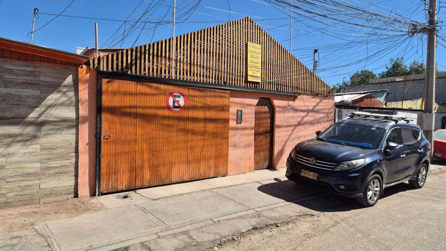 Gran Casa en General Salvo con 10 Dptos (122923)