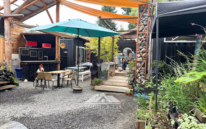 Locales comerciales en arriendo sector Molco entre Pucon y Villarrica