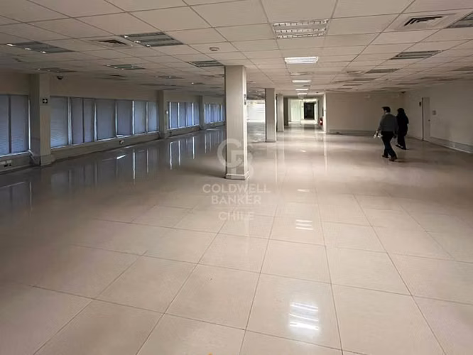 Gran oficina comercial en Santiago Centro