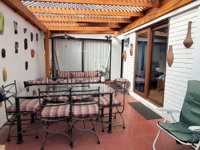 Oportunidad, casa con excelente ubicación.ID 33720