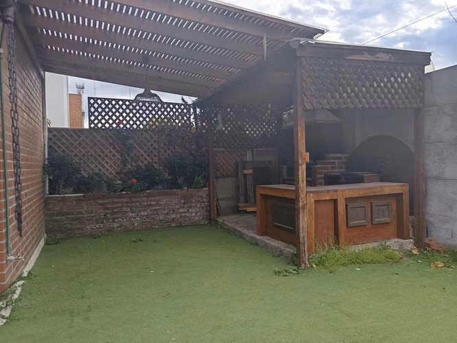 Linda y gran casa ubicada en Isla de Maipo condominio urbano.