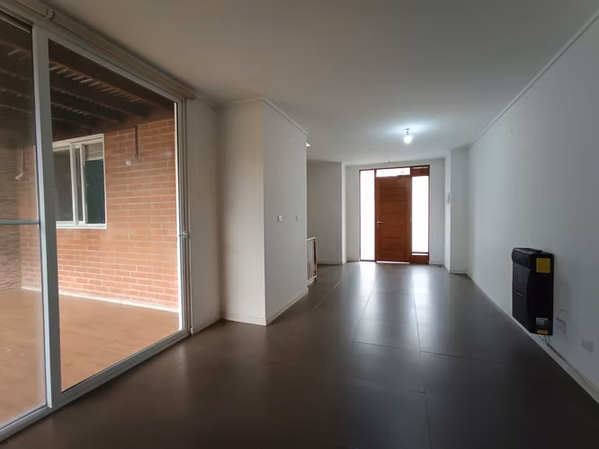 Linda y gran casa ubicada en Isla de Maipo condominio urbano.