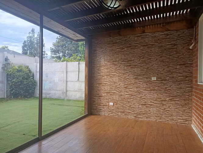 Linda y gran casa ubicada en Isla de Maipo condominio urbano.