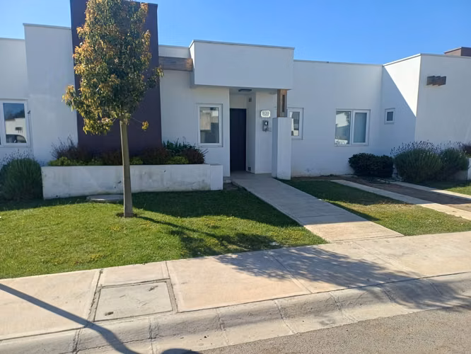 Casa estilo mediterránea en condominio